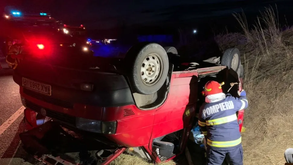 La 16 ani, s-a urcat la volan, a băgat mașina în gard, iar apoi a fugit de la locul faptei