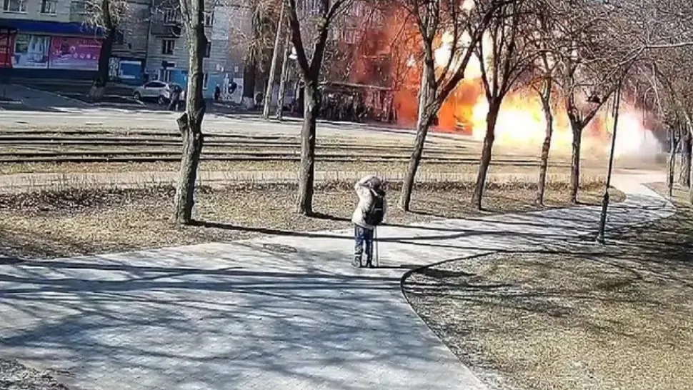 Kievul, sub un fum gros, încă de la primele ore ale dimineții! Oamenii spun că nu pot respira: MESAJUL autorităților locale