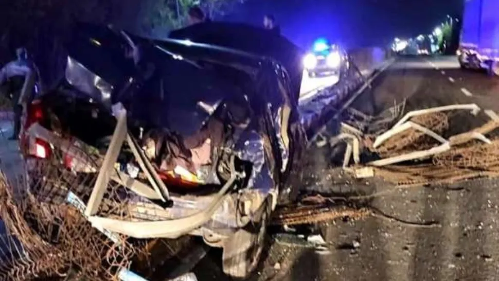 FOTO | Accident grav în Giurgiu, între un TIR și o mașină. Două tinere au fost rănite 