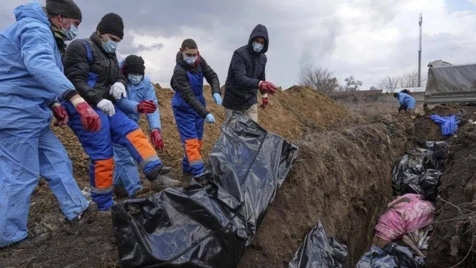 Metoda ODIOASĂ prin care rușii încearcă să ASCUNDĂ crimele de război din Mariupol! Primăria orașului dezvăluie totul