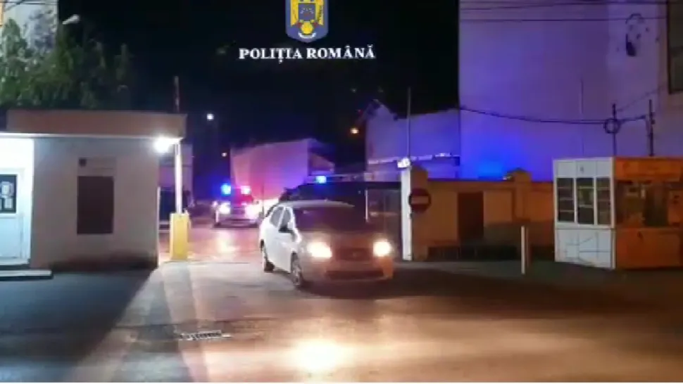 VIDEO Mascații au descins încă de la prima oră în două comune din județul Prahova, la persoane bănuite de FURT CALIFICAT