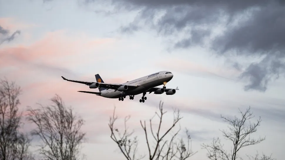 Zeci de companii aeriene din Rusia, interzise de Uniunea Europeană