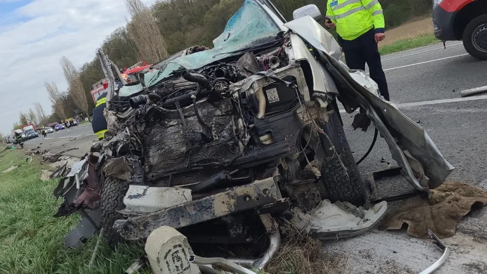 FOTO Tragedie rutieră în județul Bacău, soldată cu 3 morți și 4 răniți