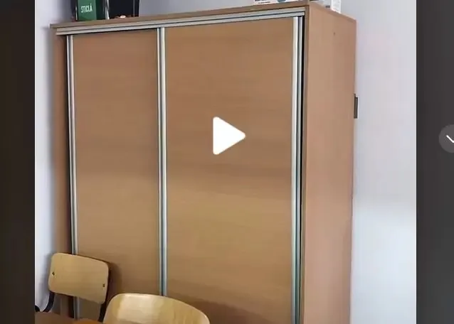VIDEO – Ce au putut să facă elevii dintr-un liceu din România în dulapul din clasă – Profesoară s-a crucit când a văzut imaginile