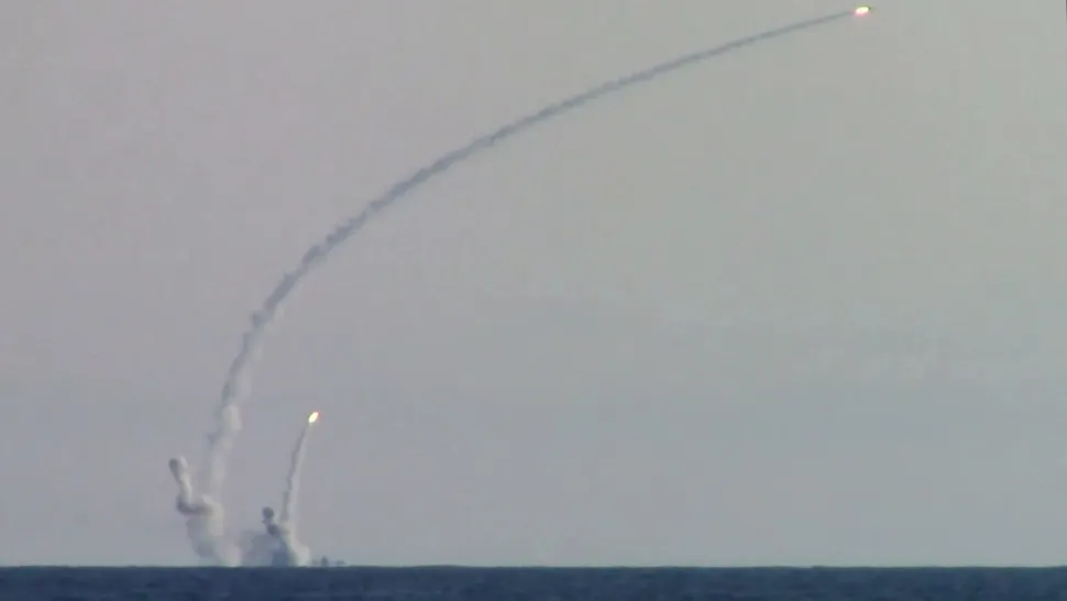 VIDEO | Kalibr, mândria lui Putin, lansată de pe submarine în Ucraina
