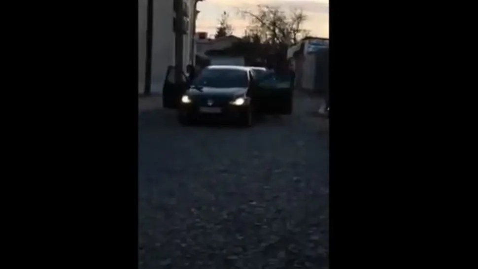 VIDEO - Un copil de 13 ani, filmat la volan, în Tecuci - Poliția a intervenit imediat