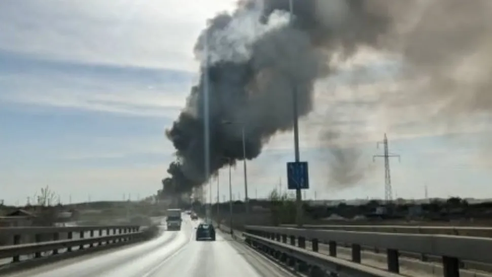 VIDEO | INCENDIU uriaș lângă Timișoara, la o fostă fabrică de țigări. Degajări mari de FUM - Mesaj RO-ALERT