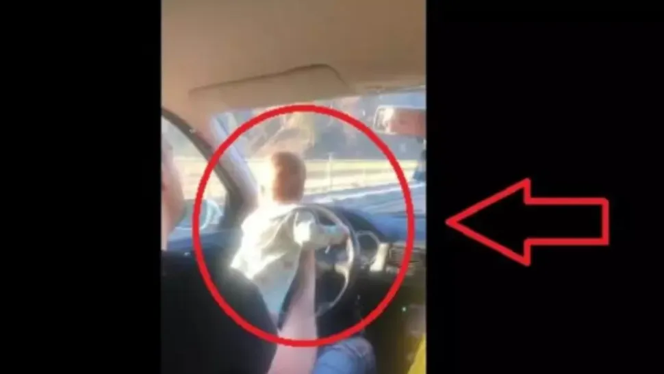 Șoferul filmat ținând un BEBELUȘ pe volan, în Vâlcea, s-a ales cu dosar penal: CINE este bărbatul și ce MĂSURI s-au luat împotriva lui