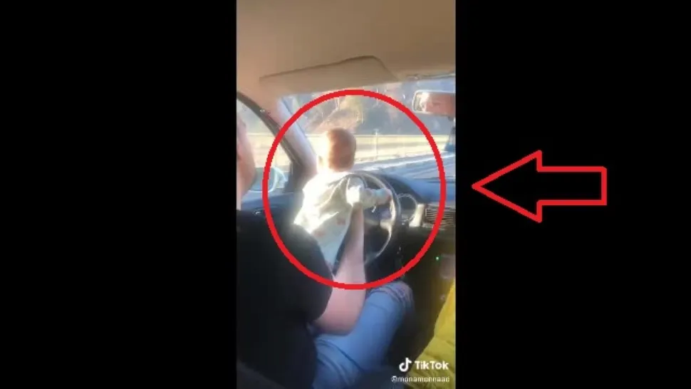 Șofer filmat ținând un BEBELUȘ pe volan, în Vâlcea, în timp ce conduce - VIDEO