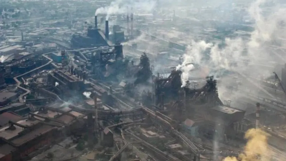 VIDEO Rușii bombardează Azovstal din Mariupol! Cel puțin 2 MORȚI - Răspunsul cinic de la Kremlin pentru civilii disperați