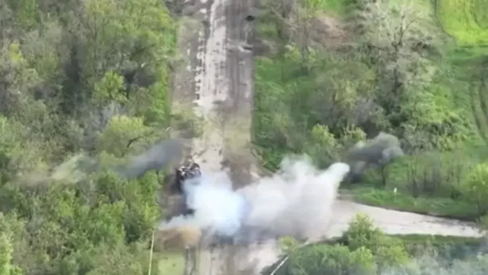 Tanc rusesc lovit de ucraineni la câțiva kilometri de granița cu Rusia - VIDEO