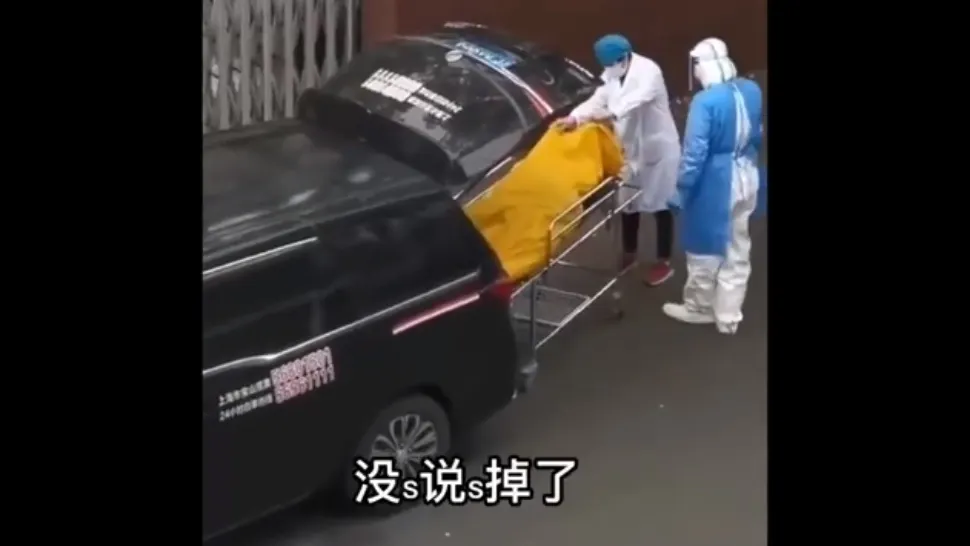 CARANTINA din Shanghai a ajuns la APOGEU: un om a fost declarat mort, deși era viu - imaginile DISPERĂRII