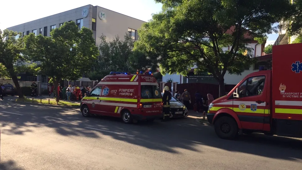 Incendiu într-un centru de dializă din Craiova, zeci de pacienți evacuați - VIDEO