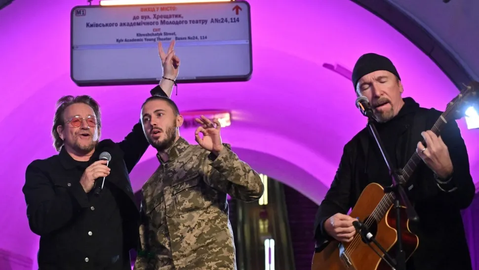 VIDEO | Formația U2, apariție inedită. Mini-concert în metroul din Kiev