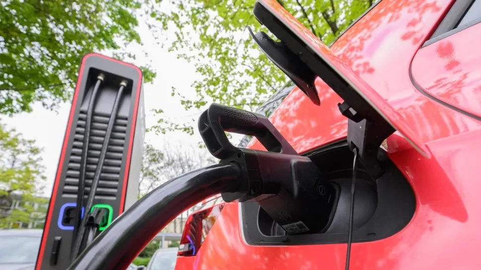 Românii au prins gustul mașinilor electrice. Creștere cu 400% a vânzărilor în primele trei luni din 2022