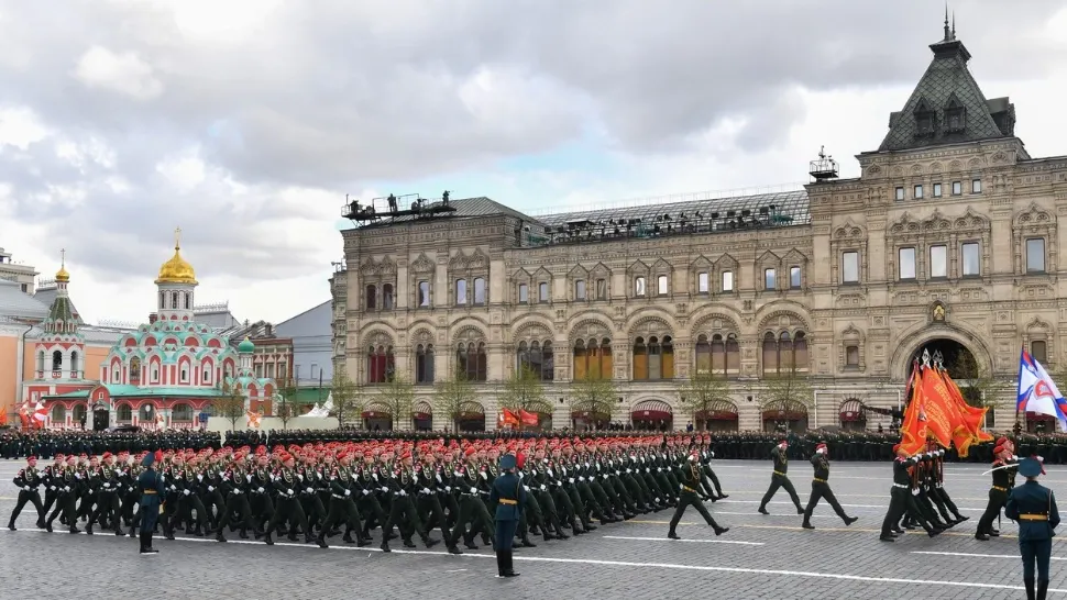 VIDEO | Paradă militară fără aviație, de 9 mai, la Moscova. Prin Piața Roșie au defilat doar trupele terestre