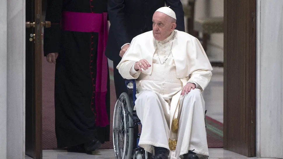 FOTO | Papa Francisc, pentru prima dată în scaun cu rotile în public