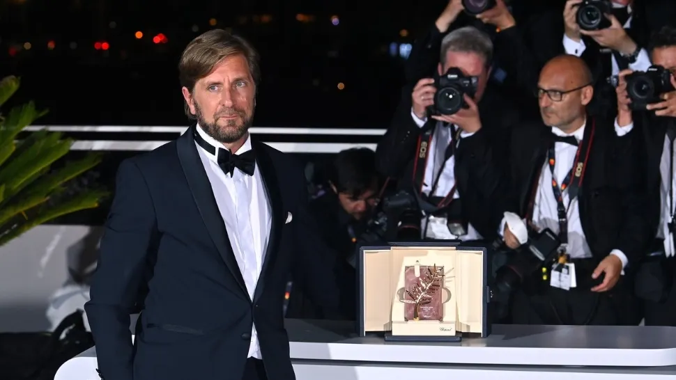 Lungmetrajul "Triangle of Sadness", regizat de cineastul suedez Ruben Ostlund, a câştigat trofeul Palme d'Or de la Cannes - VIDEO
