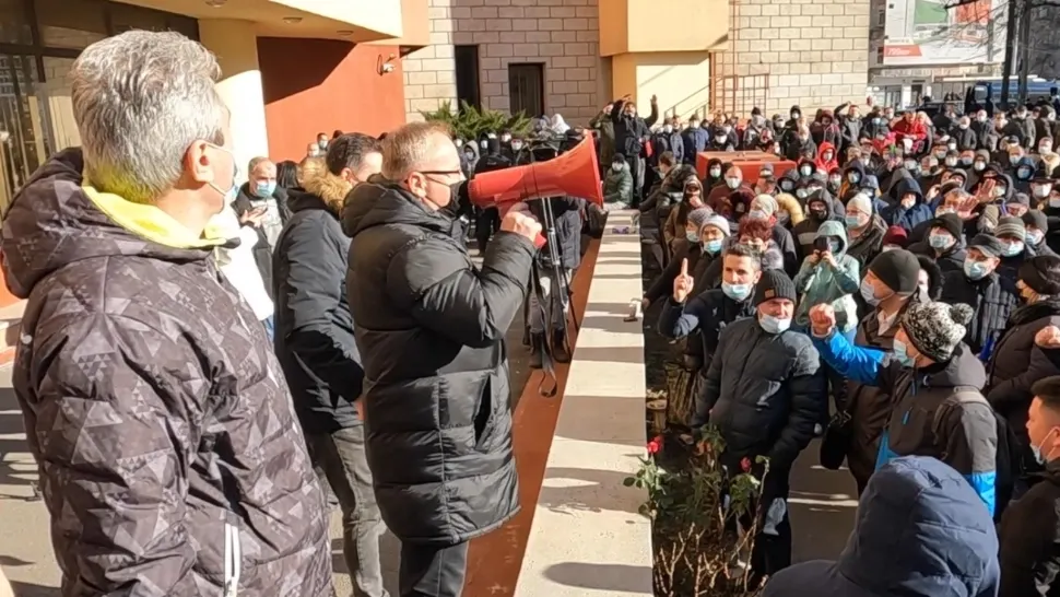 PROTEST la STB: sute de angajați au ieșit în stradă. Ce se întâmplă cu traficul din București