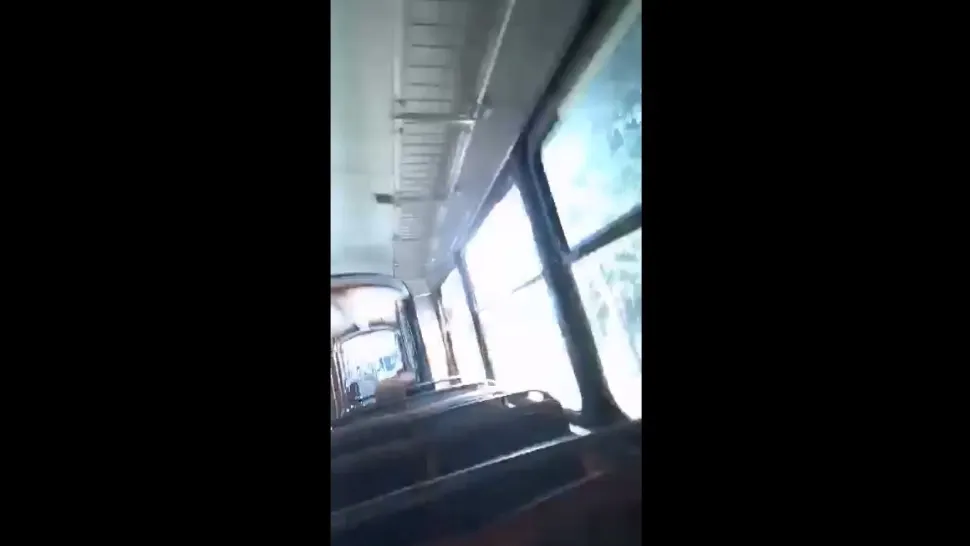 Un tramvai plin cu călători a luat foc. Imagini de groază în Brăila - VIDEO