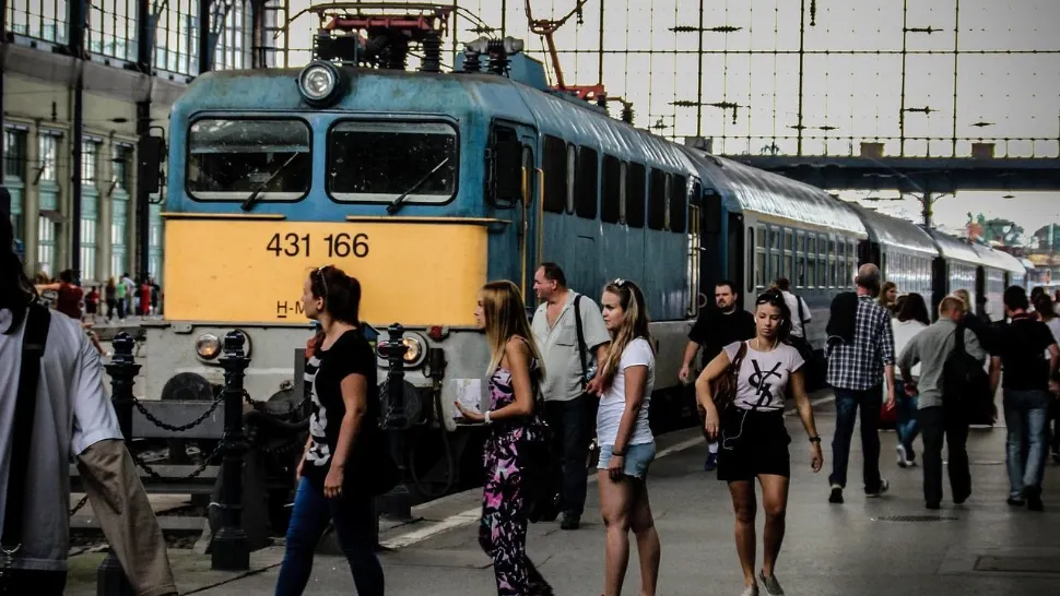 Țara europeană în care puteți călători oriunde cu 9 euro pe lună