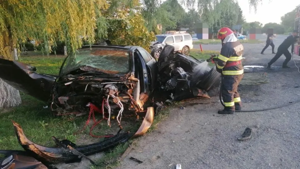 Accident înfiorător cu 2 autoturisme, în Ialomița: O persoană A MURIT în condiții ȘOC și alta a fost grav rănită - FOTO