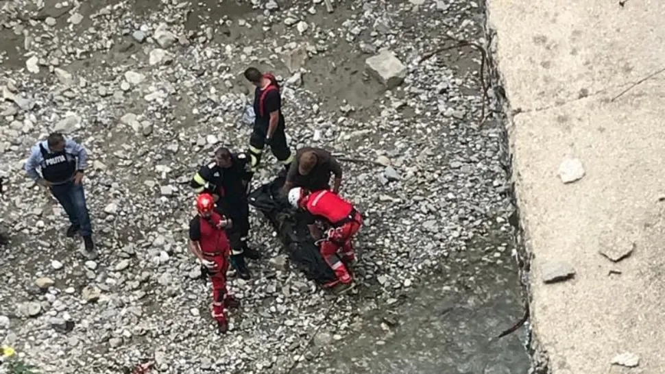 Tragedie în Sinaia. O tânără s-a sinucis aruncându-se într-o prăpastie - FOTO