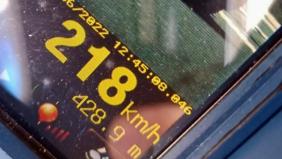 Un șofer a fost prins cu 218km/h pe Autostrada A1 Deva - Nădlac. Poliția Română: „60 de metri parcurși în fiecare secundă”