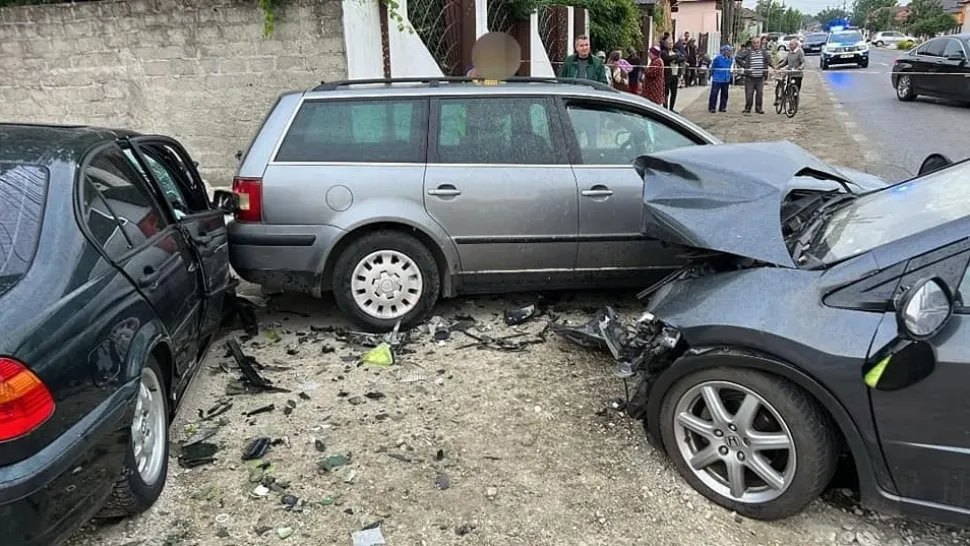 Carambol cu 3 mașini în Teleorman: 3 persoane au fost rănite - FOTO
