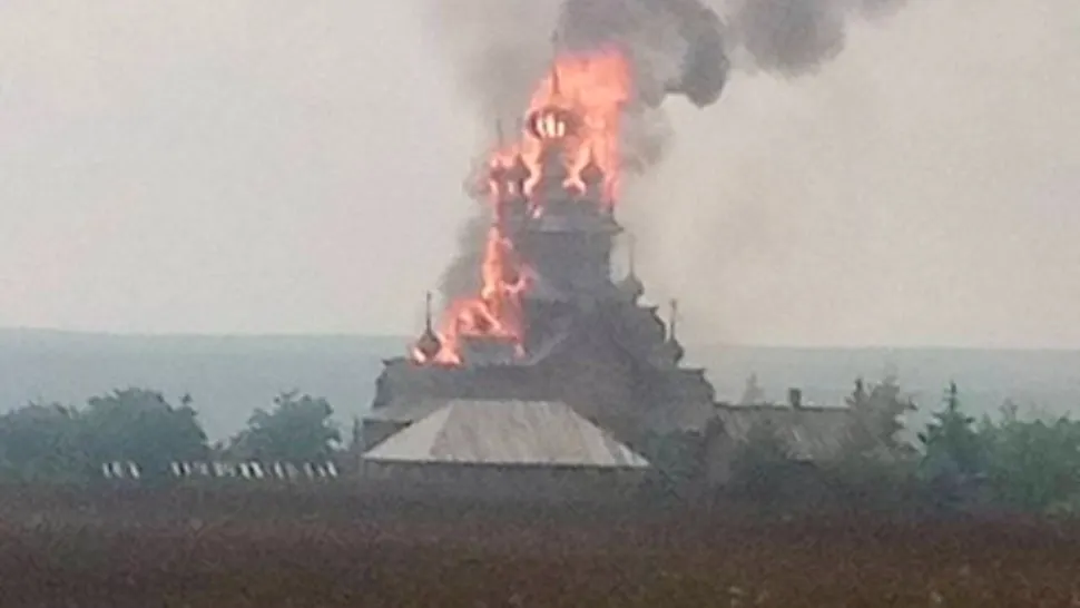 Mânăstire în flăcări în Donețk, în care erau 300 de persoane, bombardată de ruși - Primele victime, anunțate de Zelenski | VIDEO