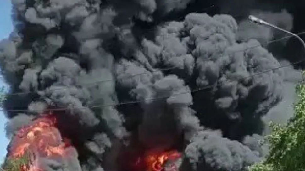 Incendiu violent în capitala Rusiei, în zona autostrăzii Kashirskoye - Focul din Moscova ar fi fost pus intenționat - VIDEO