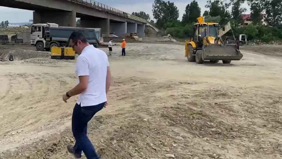 Au stricat podul ca să-l refacă  pe bani mai mulți. Scandal în județul Suceava - VIDEO 