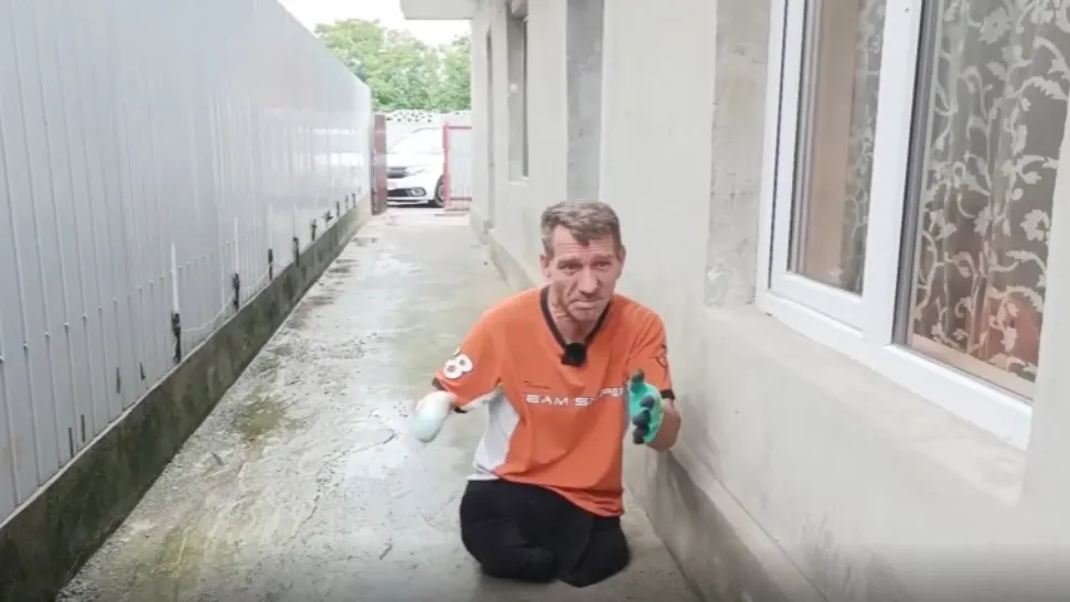 Povestea constructorului fără picioare. Casa realizată de omul pe care boala nu îl învinge - VIDEO