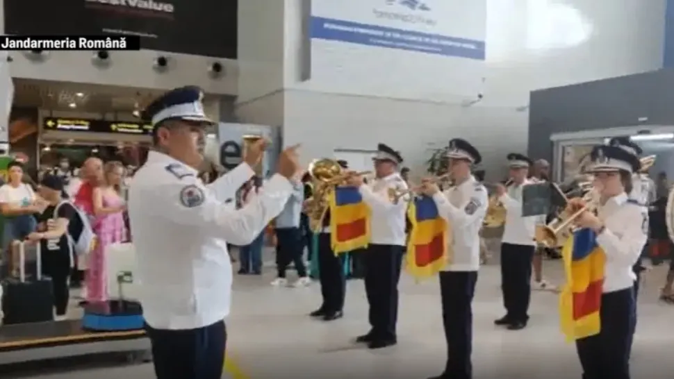 Spectacol pe Aeroportul Henri Coandă de Ziua Drapelului Național - VIDEO