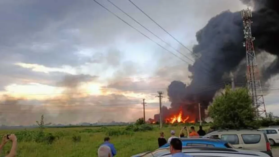 Incendiu de proporții în Argeș. Pericol chimic, NOR TOXIC - a fost emis mesaj RO Alert. Mai multe focare, încă active - FOTO/VIDEO