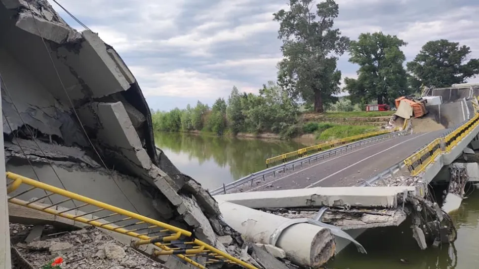 Ce se întâmplă cu podul prăbușit de la Luțca - Militarii, trimiși să păzească perimetrul