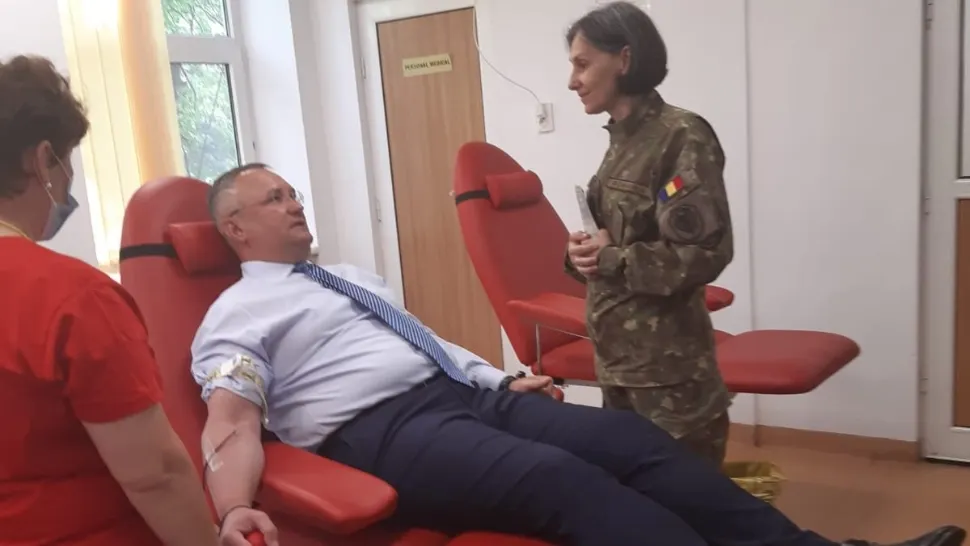 Nicolae Ciucă a donat sânge: „Să dovedim umanitate și, prin gesturi simple și firești, să salvăm vieți!”