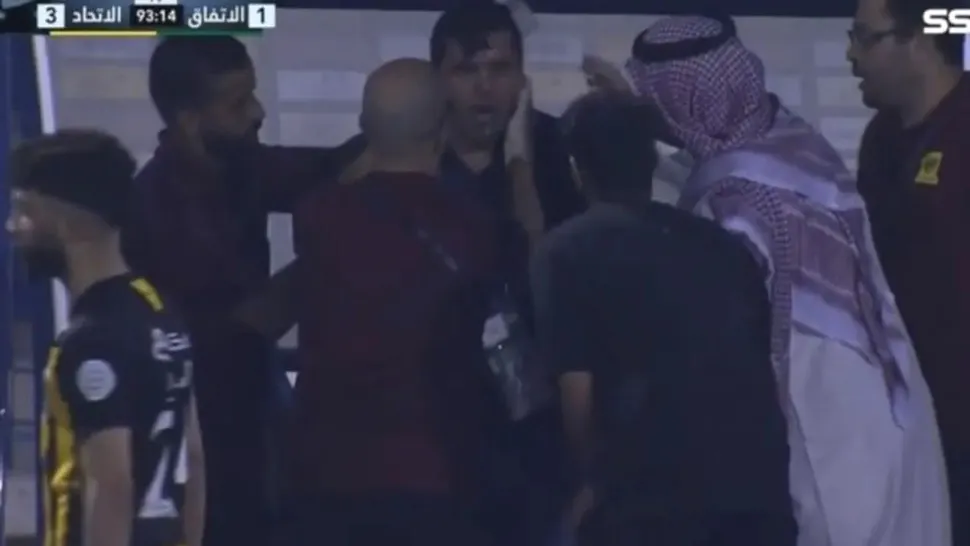 Cosmin Contra A LEȘINAT în timpul unui meci - Imagini cu puternic impact emoțional