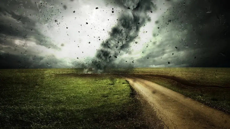 FURTUNI VIOLENTE în România - avertismentul meteorologilor: zonele lovite de caniculă și vijelii 