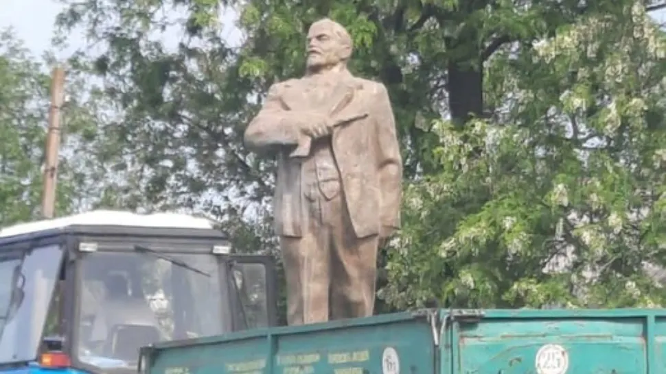 Rusia aduce statui ale lui Lenin în orașele cucerite din Ucraina - FOTO