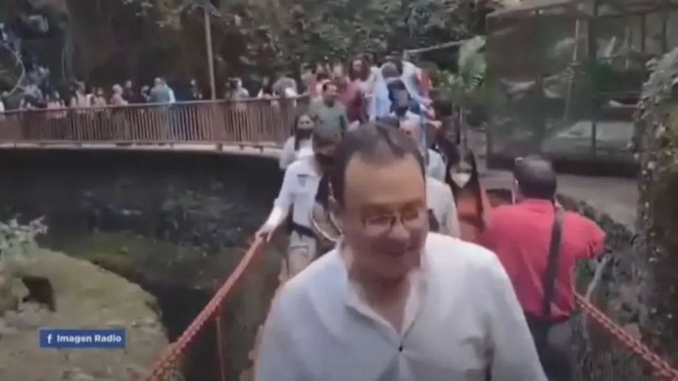 Un pod s-a prăbușit chiar la inaugurare - 25 de oameni au fost răniți - VIDEO 