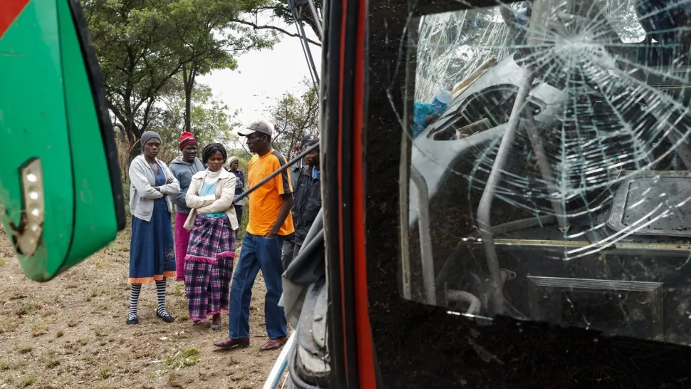 Accident înfiorător, lângă capitala Africii de Sud: cel puțin 15 morți, zeci de răniți