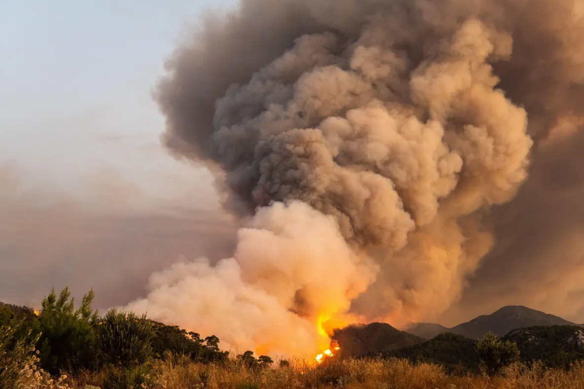 Guvernul României trimite trei aeronave în Slovenia pentru a ajuta la stingerea incendiilor de păduri