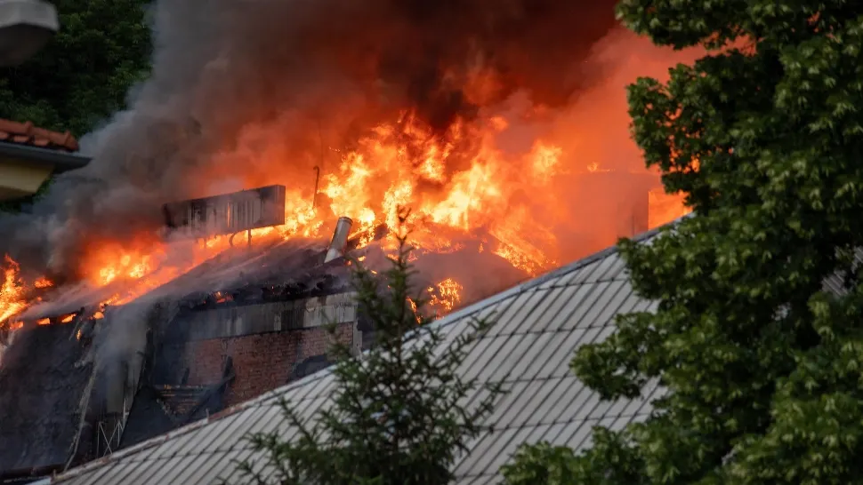 Incendiu devastator la un azil de bolnavi de Alzheimer! 2 morţi şi peste 50 de răniţi - FOTO