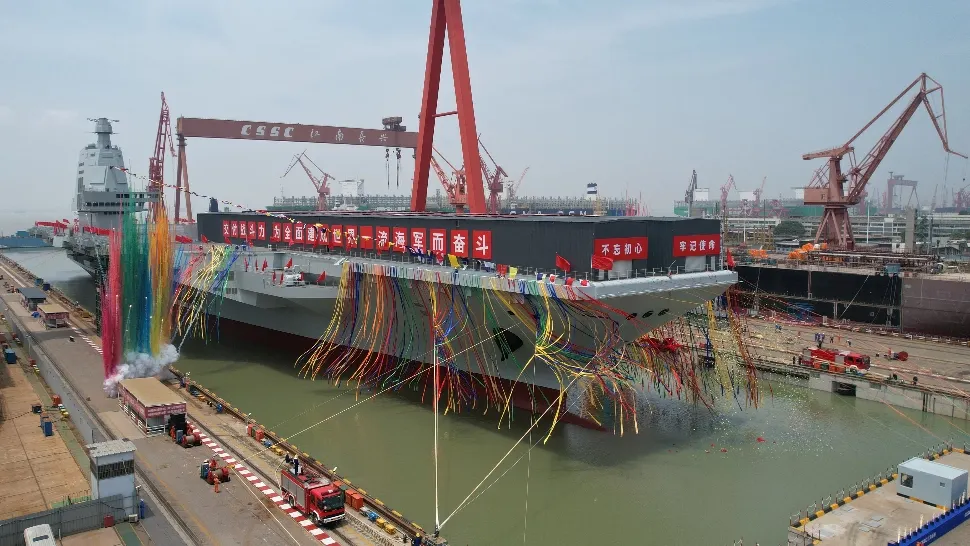 China a lansat la apă al treilea portavion gigant - VIDEO&FOTO
