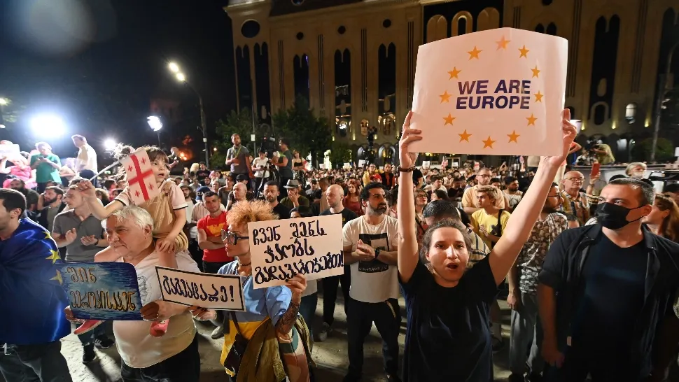 Protest de amploare în Georgia. Zeci de mii de oameni, în stradă pentru aderarea la UE - FOTO&VIDEO