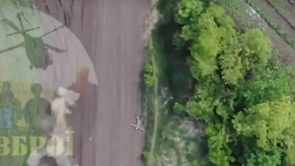 Momentul în care un soldat rus se preface că a murit în urma unei explozii și o ia la fugă câteva minute mai târziu – VIDEO