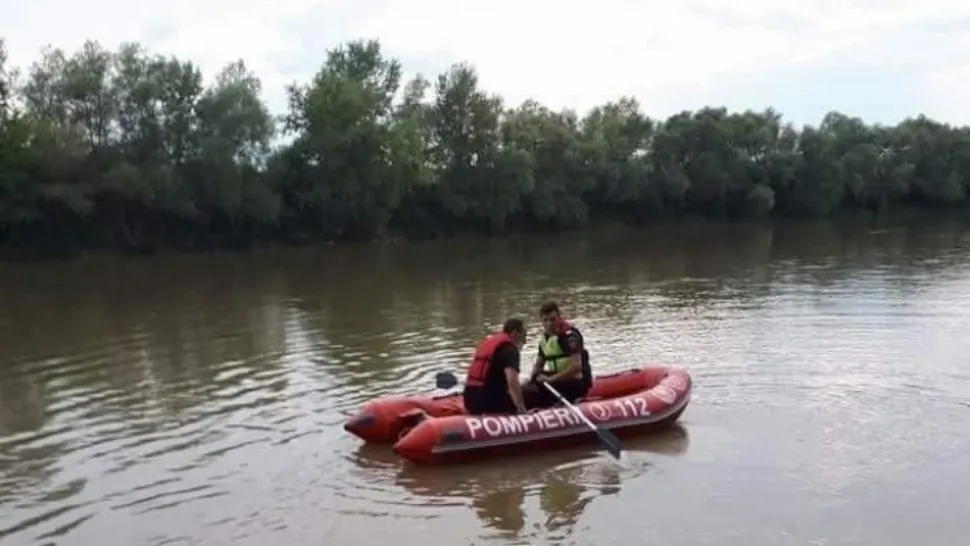 Sinucidere ratată în Satu Mare. S-a aruncat în Someş, doar că apa era scăzută din cauza secetei - VIDEO