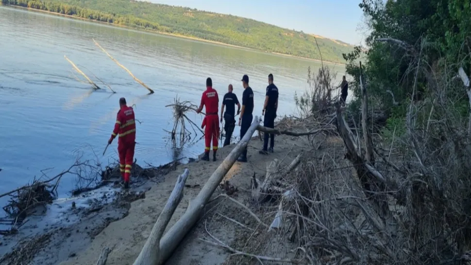 Copil de 10 ani, căutat în Dunăre, după ce a fost dat dispărut. Bicicleta și hainele, găsite pe mal