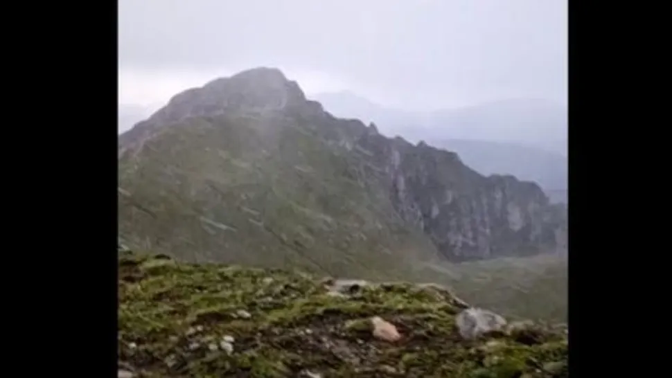 Ninsoare în munții Bucegi în luna iulie - Imagini impresionante la Babele și spre Vârfu Omu - VIDEO